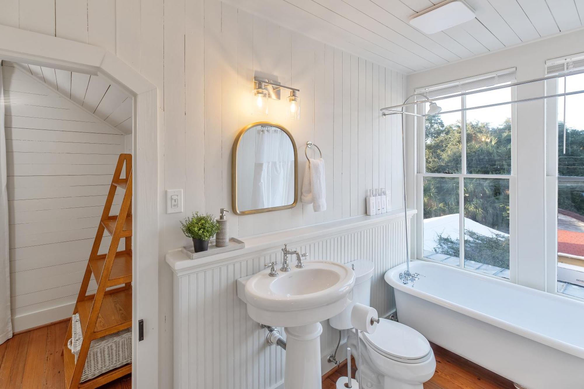فيلا Historic 1871 Coastal Breeze With Heated Pool - Restoring غالفيستون، تكساس المظهر الخارجي الصورة