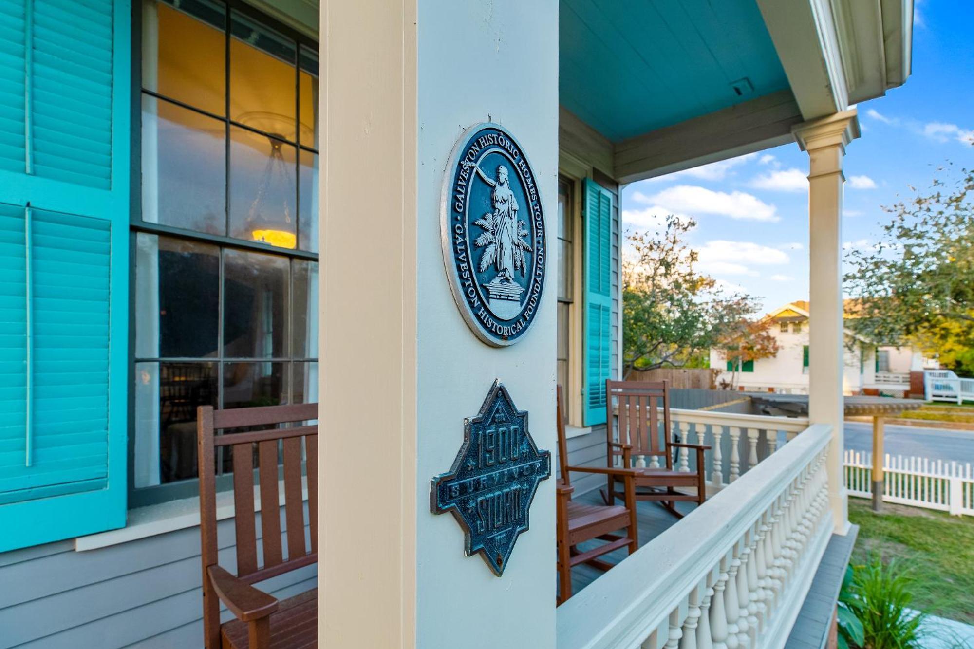 فيلا Historic 1871 Coastal Breeze With Heated Pool - Restoring غالفيستون، تكساس المظهر الخارجي الصورة